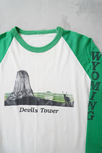 Devils Tower Wyoming Green Raglan 3/4 Sleeve T-Shirt
