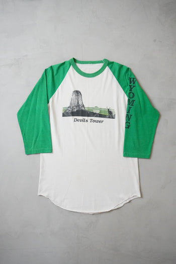Devils Tower Wyoming Green Raglan 3/4 Sleeve T-Shirt
